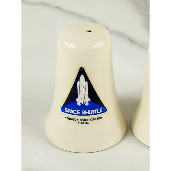 Salt & Pepper Shakers Space Shuttle 2 3/4" Kennedy Space Center Florida 80's Vtg - Picture 2 of 11